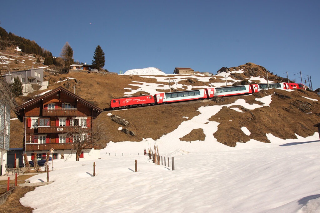 En af de kendteste togrejser i Schweiz. Behøver ikke at være så dyrt.