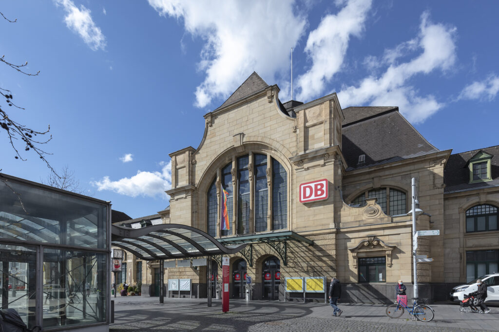 Koblenz Hbf er en betydende station med togforbindelser sydpå og vestpå.