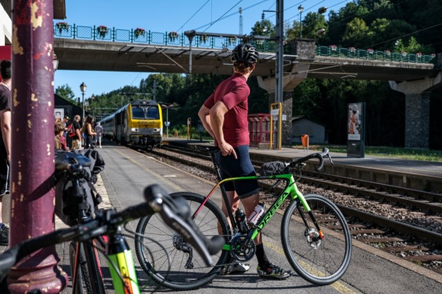 Helt let er det ikke. Men kan du lide at forberede dig, så kan du få din elskede cykel med tog i Europa.